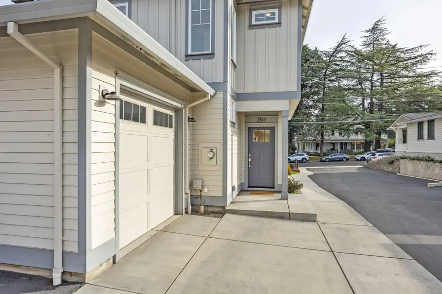 353 S Mountain Avenue, Ashland, OR 97520 - #2