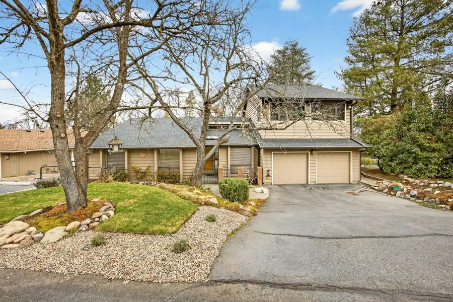 2585 Freedom Way, Medford, OR 97504 - #3