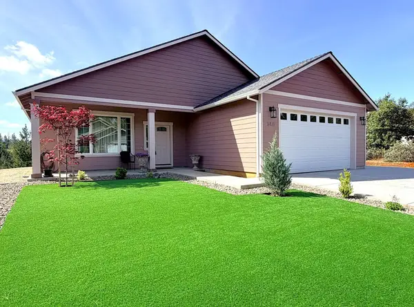 340 Cedar Ridge Drive, Cave Junction, OR 97523