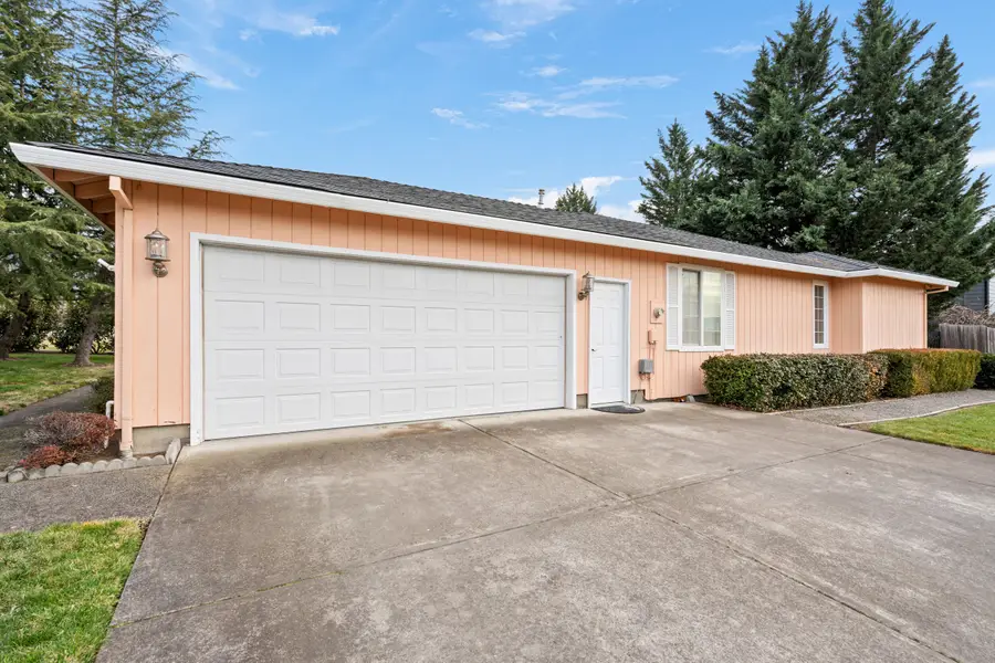 3402 Lone Pine Road, Medford, OR 97504 - #2