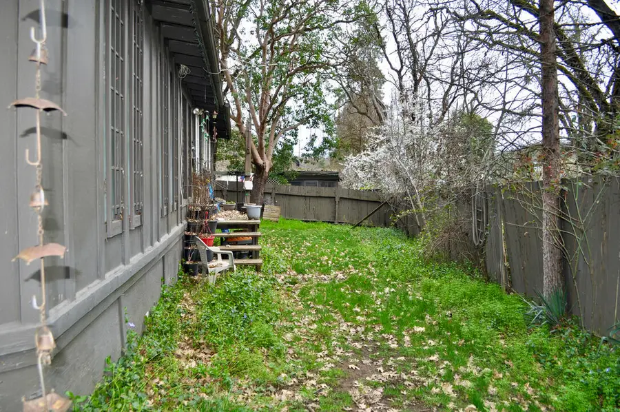 10585 Blackwell Road, Central Point, OR 97502 - #2