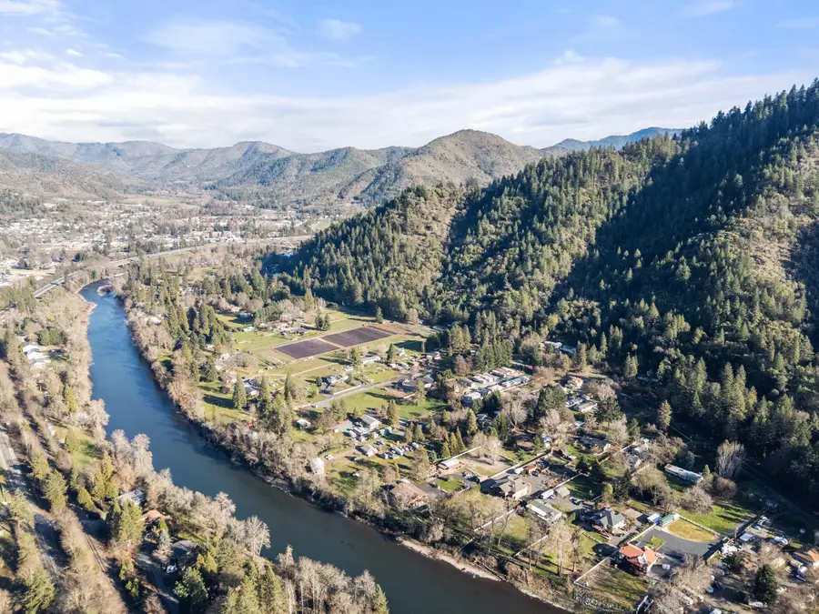 8401 Rogue River Highway, Rogue River, OR 97537 - #3