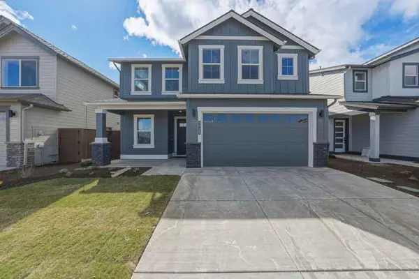 3915 NE Oakside Lp, Bend, OR 97701