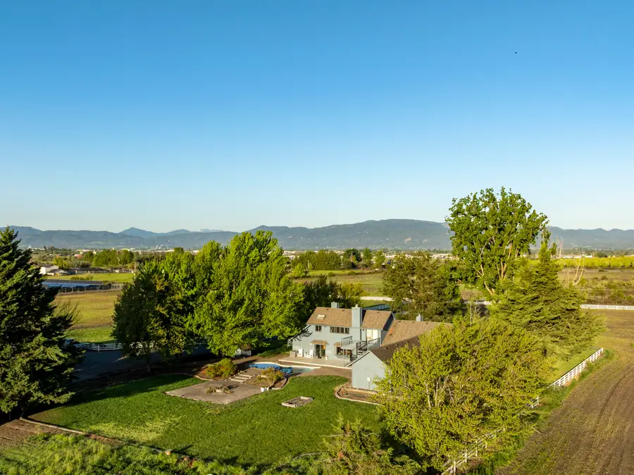 5900 Mcloughlin Drive, Central Point, OR 97502 - #2