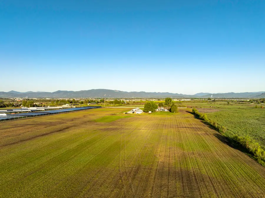 5900 Mcloughlin Drive, Central Point, OR 97502 - #3