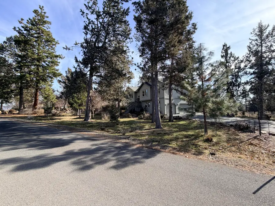 6245 Coopers Hawk Road, Klamath Falls, OR 97601 - #2
