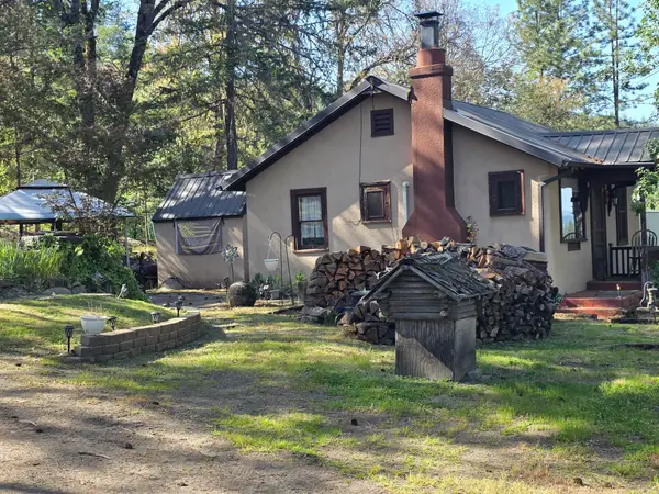 2807 Old Military Road, Medford, OR 97502