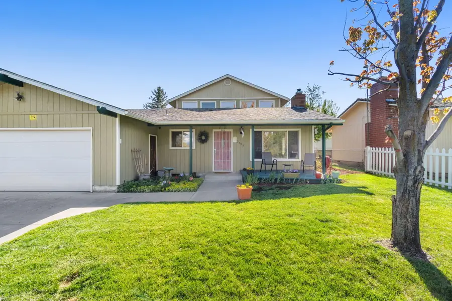 2627 Berkeley Street, Klamath Falls, OR 97601 - #2