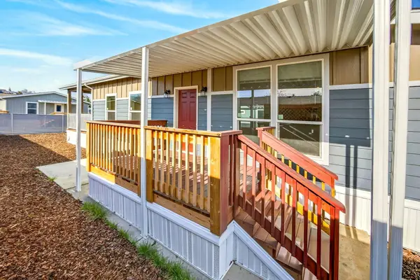 4729 S Pacific Highway #UNIT 24, Phoenix, OR 97535