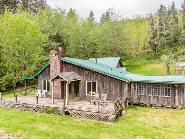 1135 N Widow Creek Road, Otis, OR 97368