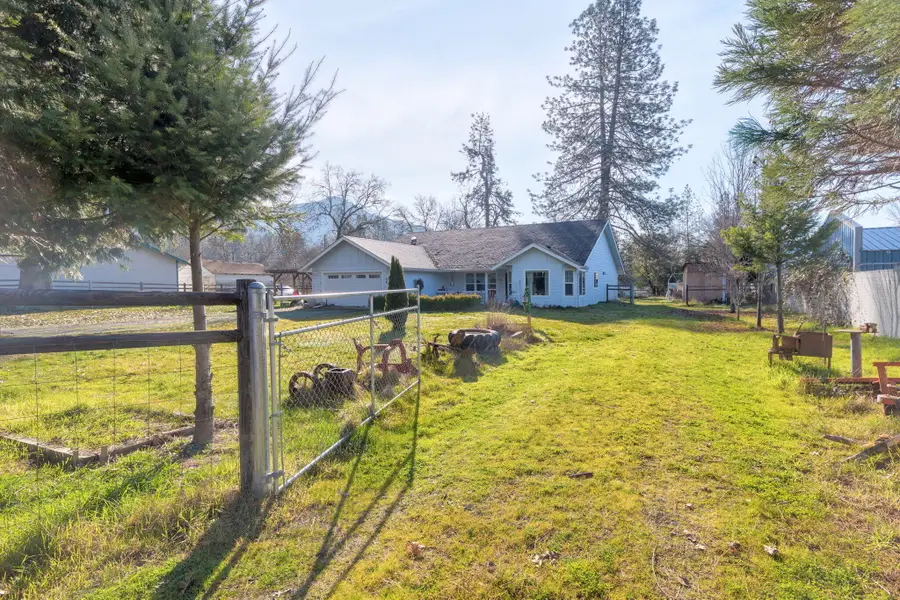 8576 E Evans Creek Road, Rogue River, OR 97537 - #2