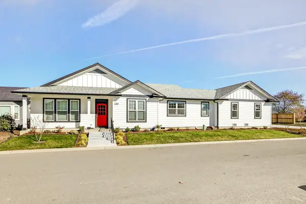 280 Oak Valley Drive, Talent, OR 97540