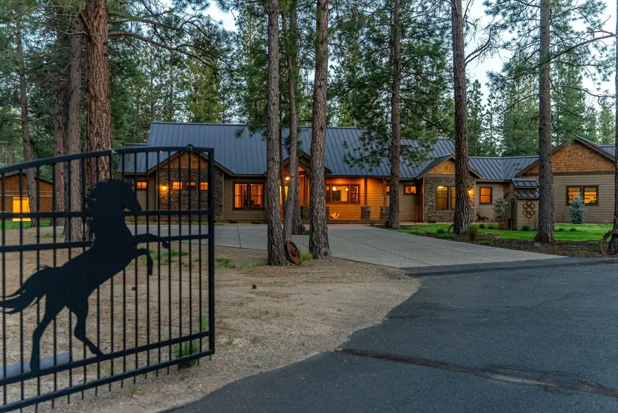 69255 Crooked Horseshoe Road, Sisters, OR 97759 - #2