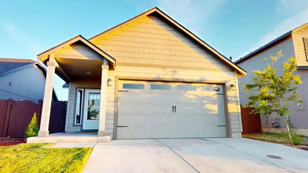 2474 NW Kingwood Avenue, Redmond, OR 97756