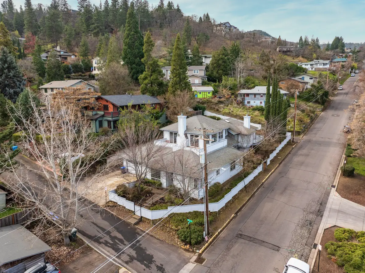 369 Alta Avenue, Ashland, OR 97520 - #1