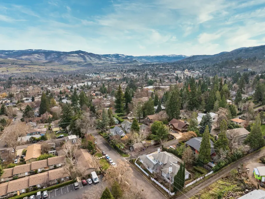 369 Alta Avenue, Ashland, OR 97520 - #2