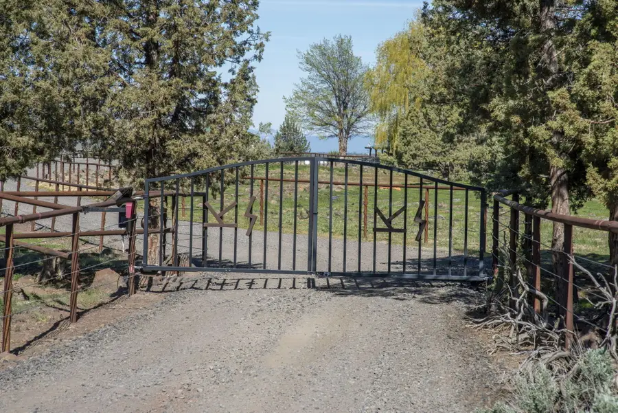 2441 SW Minson Road, Powell Butte, OR 97753 - #2