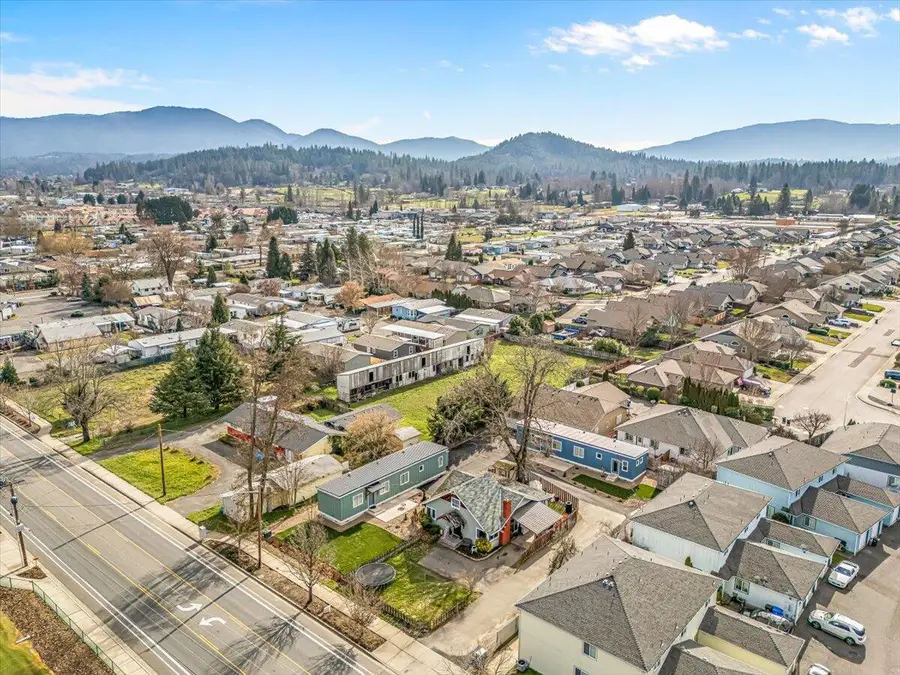 2625 Redwood Avenue, Grants Pass, OR 97527 - #2