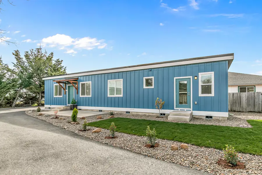 2649 Redwood Avenue, Grants Pass, OR 97527 - #3