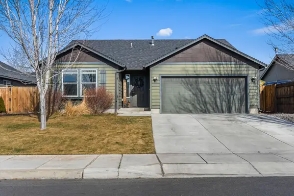 725 NE Redwood Avenue, Redmond, OR 97756
