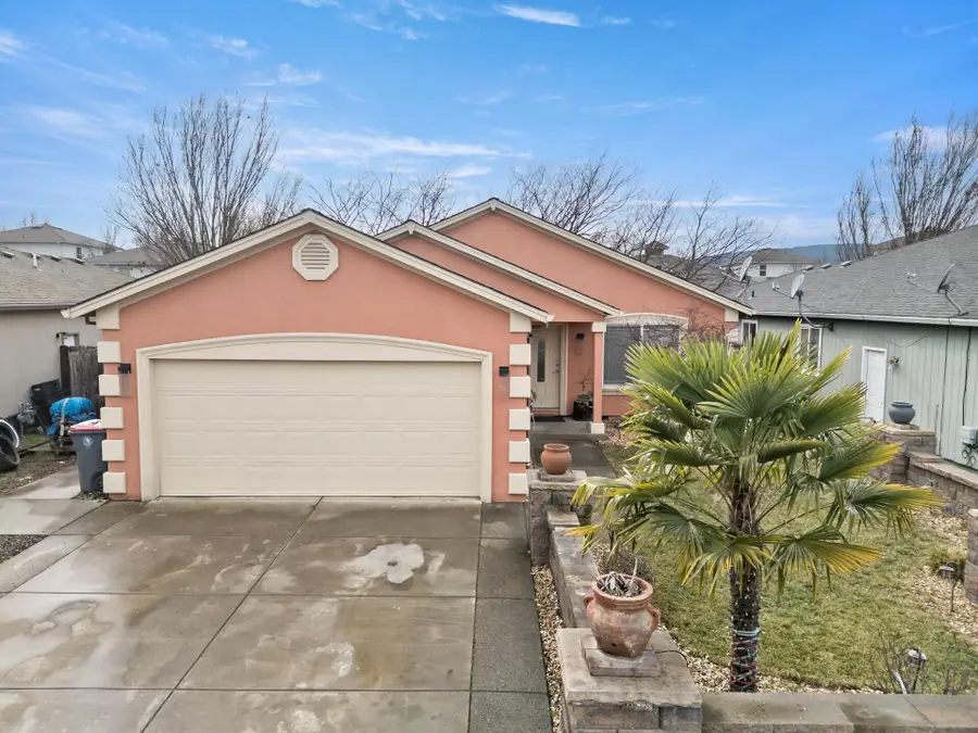 18 Scholarship Way, Medford, OR 97501 - #2