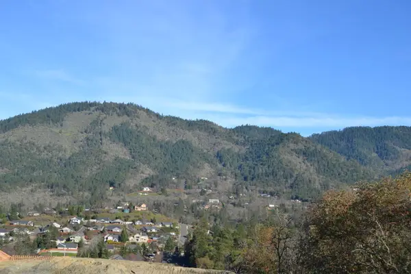 1010 SE Smith Hill Lane, Grants Pass, OR 97527