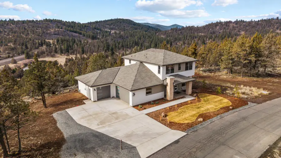 1216 Vine Maple Drive, Klamath Falls, OR 97601 - #2