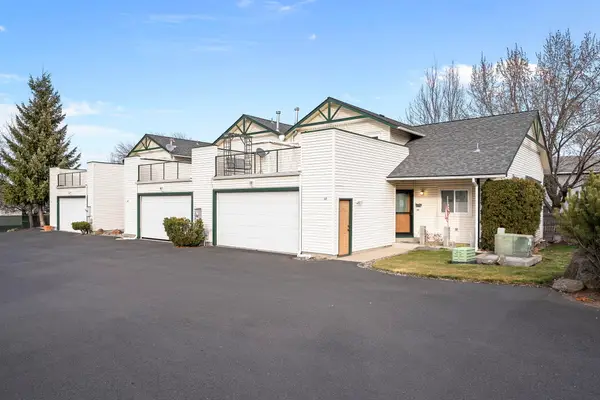 438 NW 19th Street #UNIT 17, Redmond, OR 97756