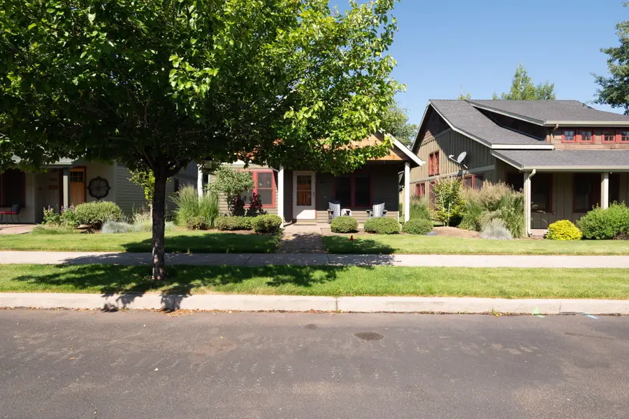 335 S Cottonwood Street, Sisters, OR 97759 - #2