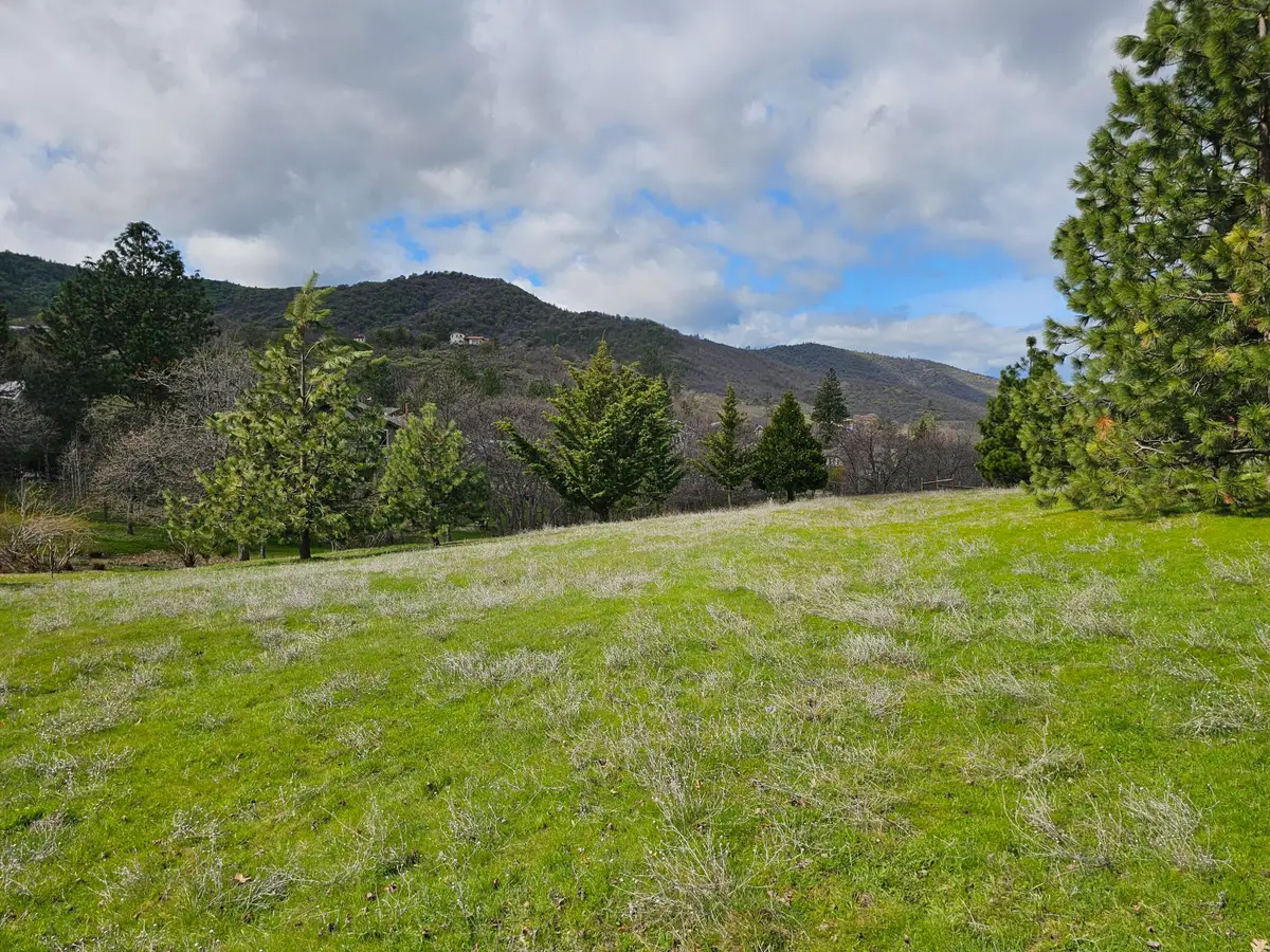 483 Strawberry Lane, Ashland, OR 97520 - #1