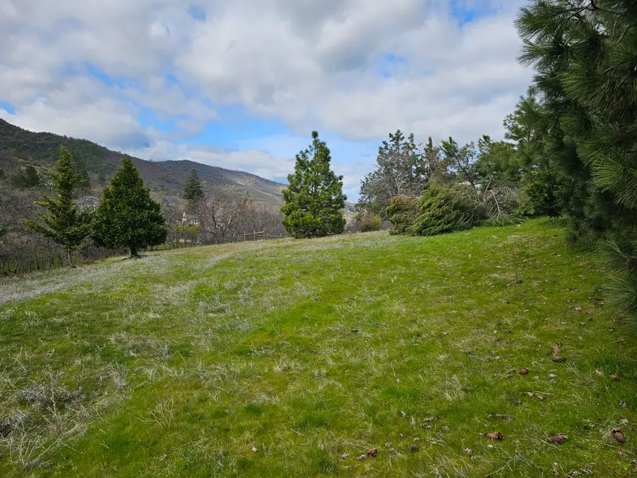 483 Strawberry Lane, Ashland, OR 97520 - #3