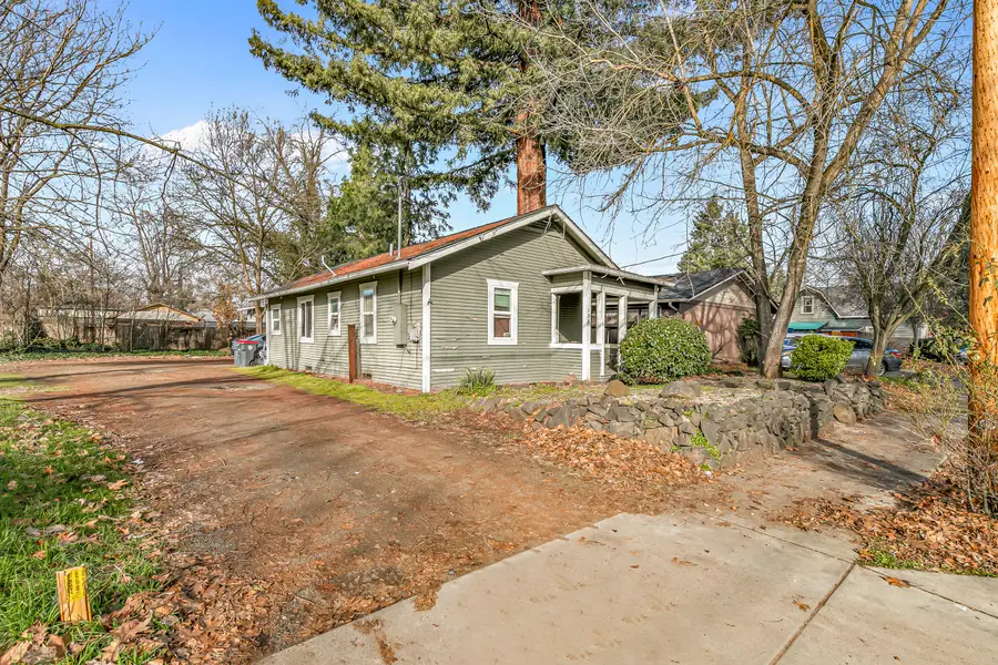 108 Cottage Street, Medford, OR 97504 - #2