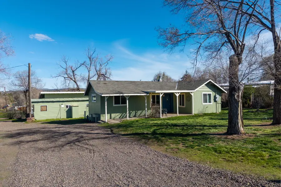811 SW Madison Street, Madras, OR 97741 - #2