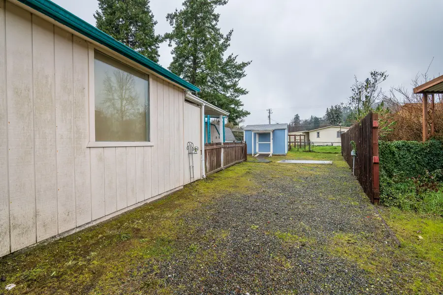 1077 Lee Roze Lane, Grants Pass, OR 97527 - #2