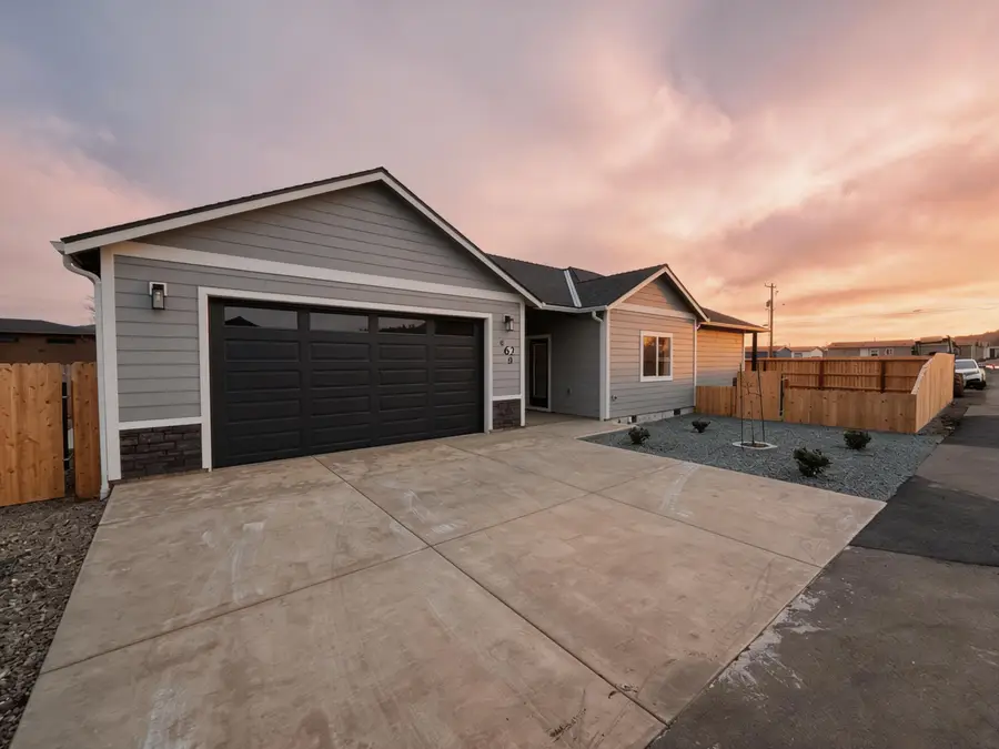 465 Arnos Street, Talent, OR 97540 - #3