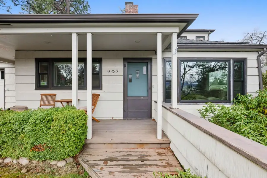 605 Elkader Street, Ashland, OR 97520 - #3