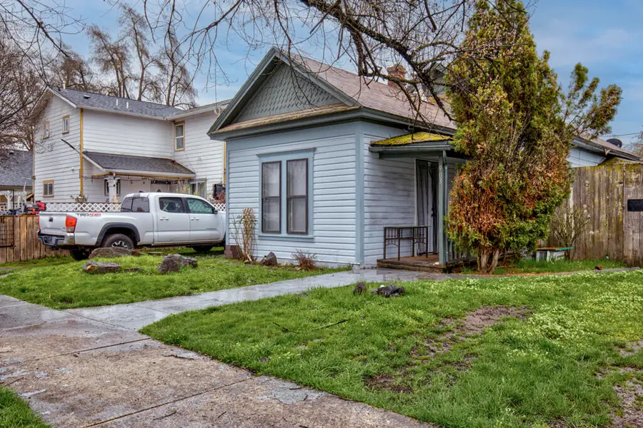 903 W 11th Street, Medford, OR 97501 - #2