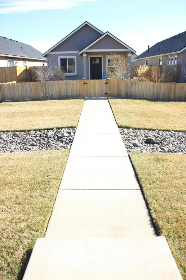3288 NW 10th Street, Redmond, OR 97756