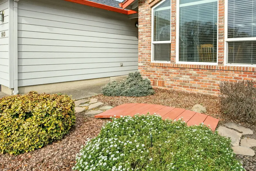 160 Meadow View Drive, Phoenix, OR 97535 - #3