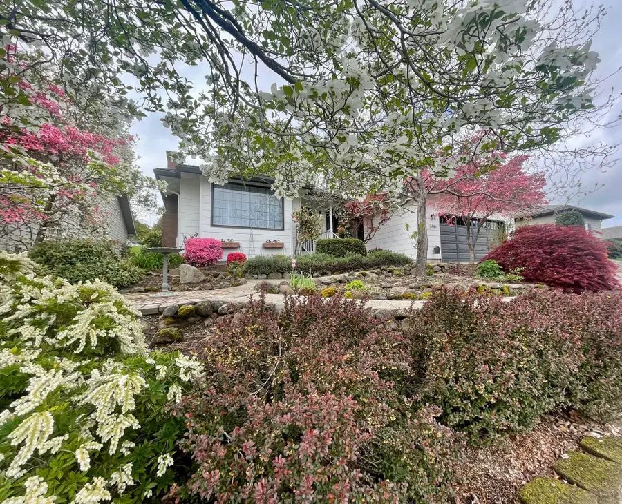 2446 Heritage Way, Medford, OR 97504 - #3