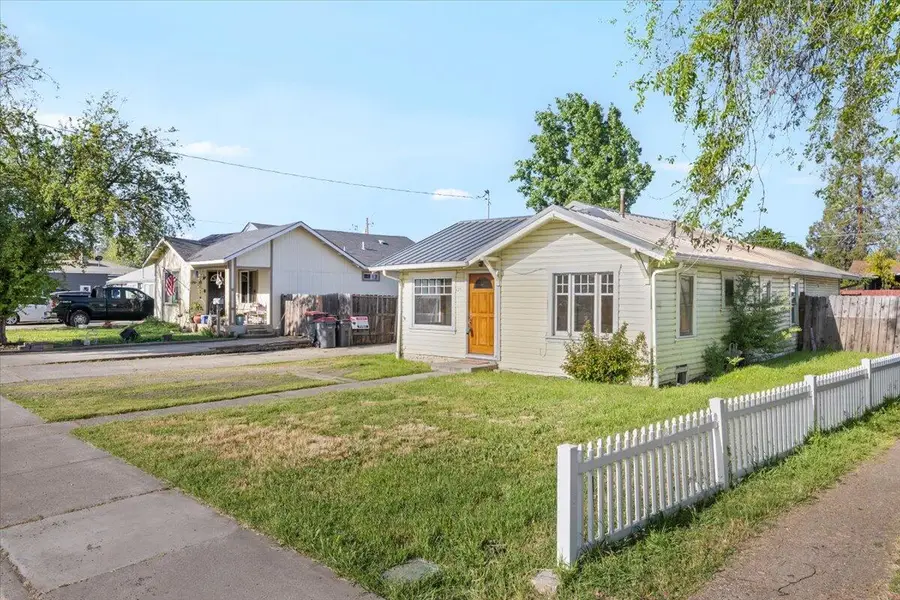425 N Columbus Avenue, Medford, OR 97501 - #3