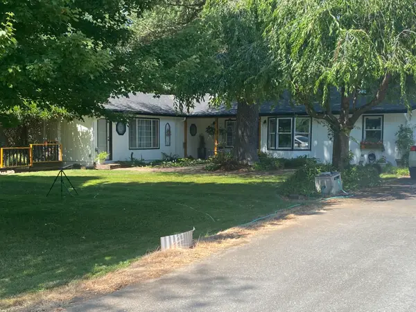 753 W Evans Creek Road, Rogue River, OR 97537