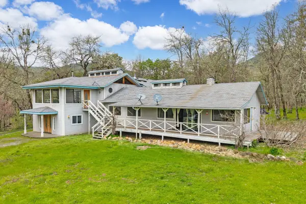 13645 E Evans Creek Road, Rogue River, OR 97537