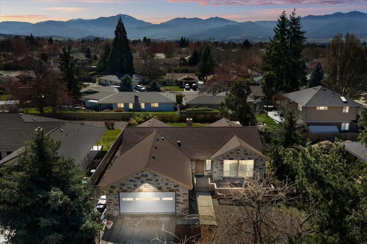 3208 Burton Drive, Medford, OR 97504 - #1