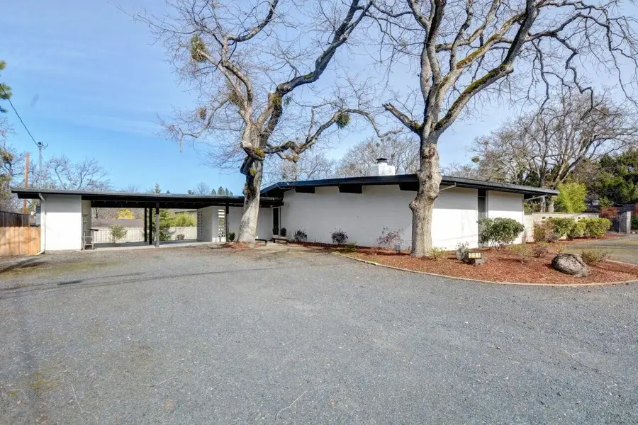211 S Groveland Avenue, Medford, OR 97504 - #2
