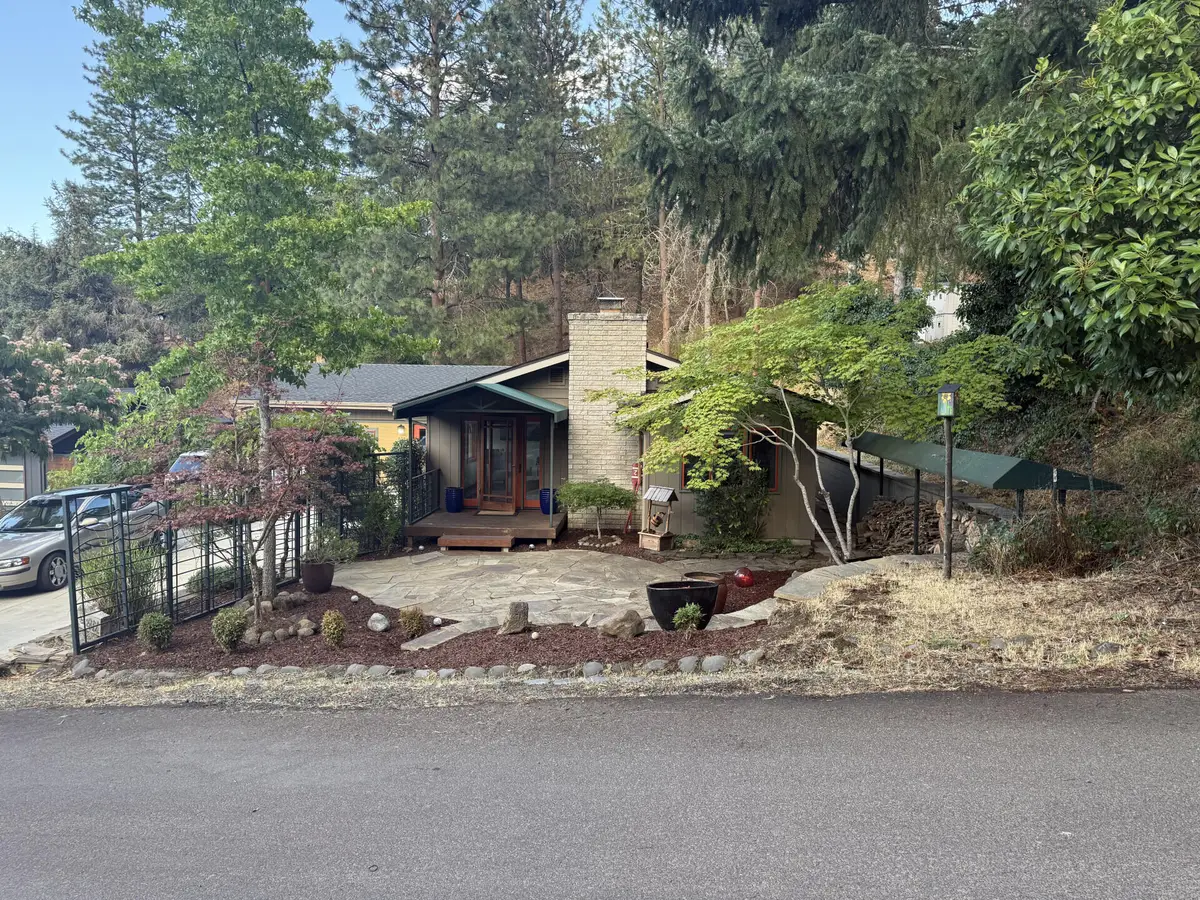 802 Beach Street, Ashland, OR 97520 - #1