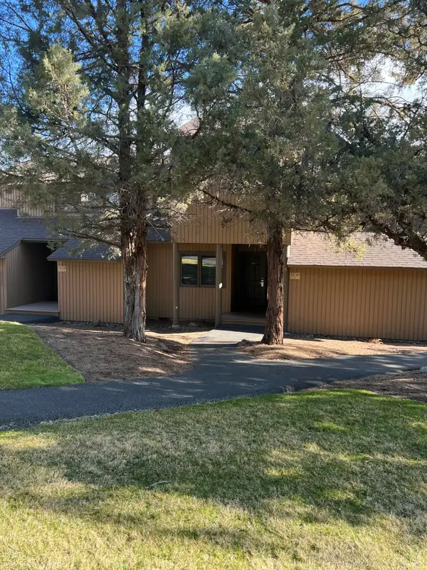 1830 Redtail Hawk Drive #RV59J, Redmond, OR 97756