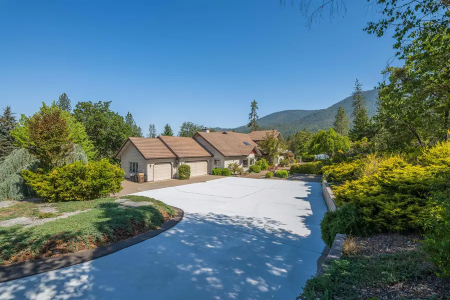 701 Serenity Lane, Grants Pass, OR 97526 - #2