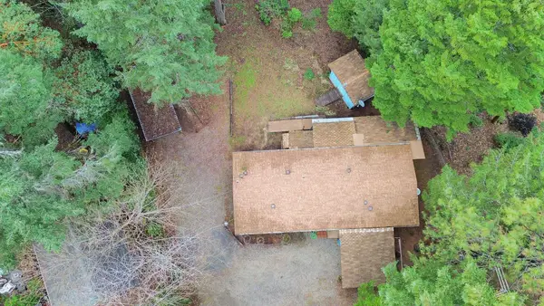 350 Hamilton Avenue, Cave Junction, OR 97523