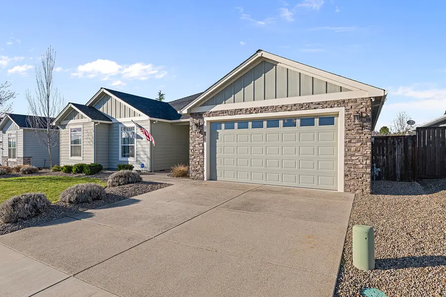 1043 Arrowhead Trail, Eagle Point, OR 97524 - #2